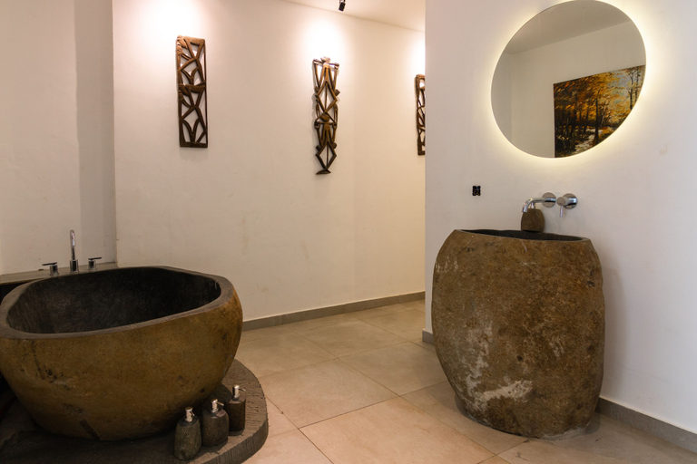 Bathroom 5, Nero North, Lombok
