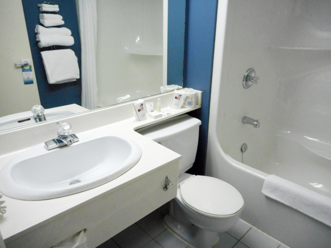 Bathroom 4, Repotel Aéroport Québec, Communauté-Urbaine-de-Québec