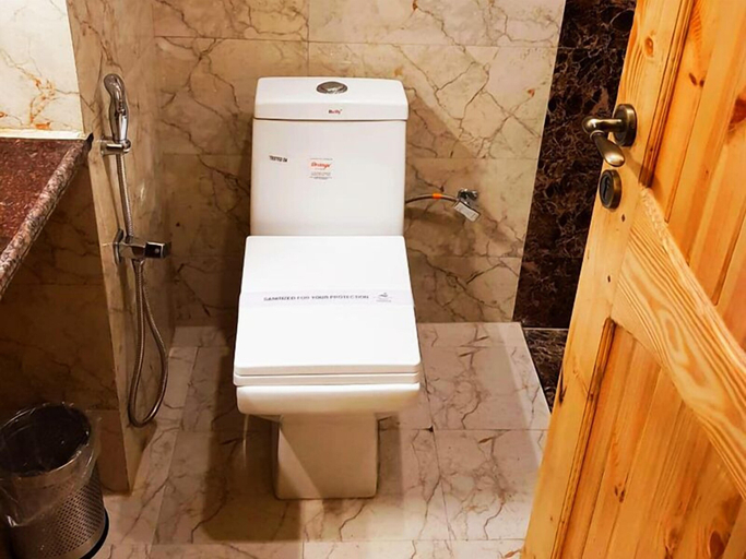 Bathroom, The Corbett Downtown Resort, Garhwal