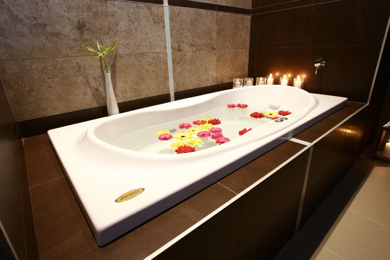 Bathroom 4, Reina Isabel, Quito