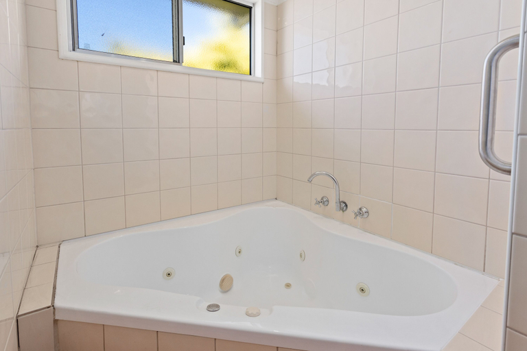 Bathroom 3, Swansea Motor Inn, Glamorgan-Spring Bay