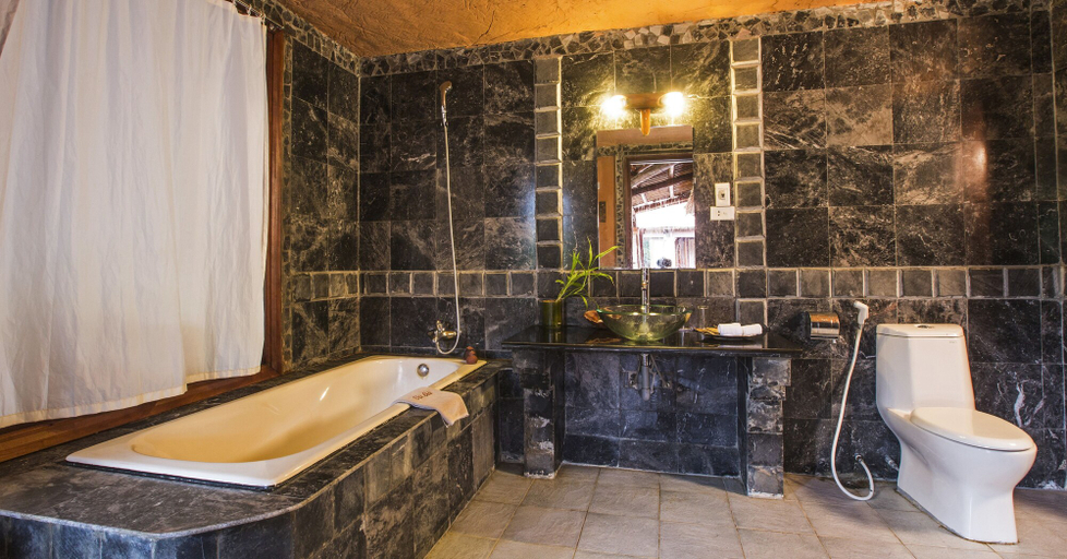 Bathroom 4, Van Chai Resort, Sầm Sơn