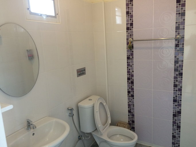 Bathroom 4, Thanavill Resort, Mae Sot