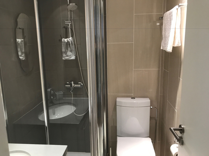 Bathroom 4, Finikoudes Luxury Apartments, Larnaca
