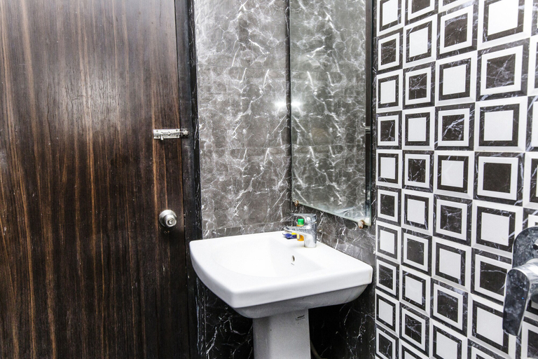 Bathroom 3, FabHotel De Sivalika, Haora