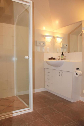 Bathroom 4, Bush Inn Court Motel, Christchurch