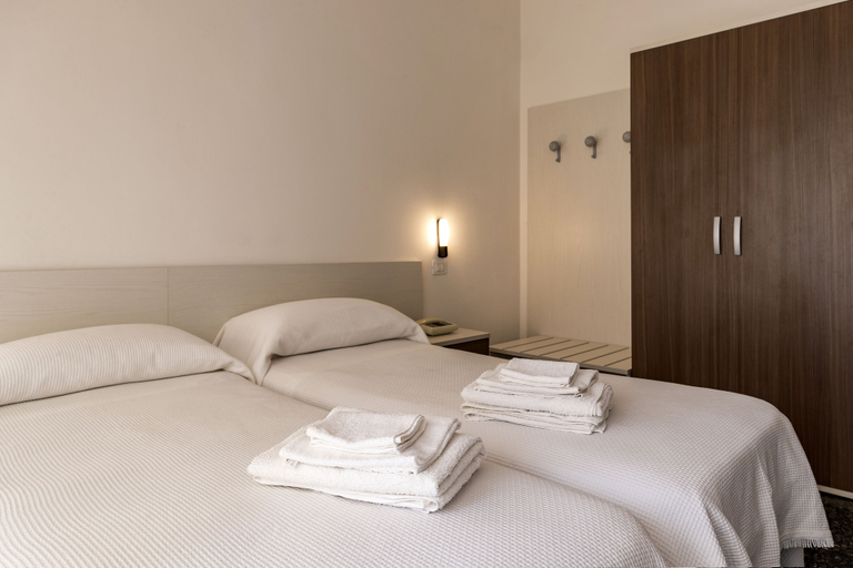 Bedroom 2, Hotel Palace, Savona