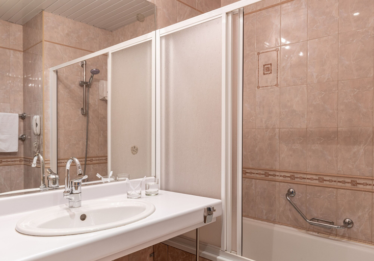 Bathroom 3, Cosmos Hotel, North-Eastern