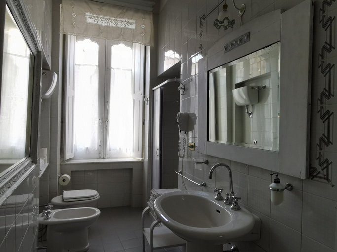 Bathroom 5, Le Foglie di Acanto, Foggia