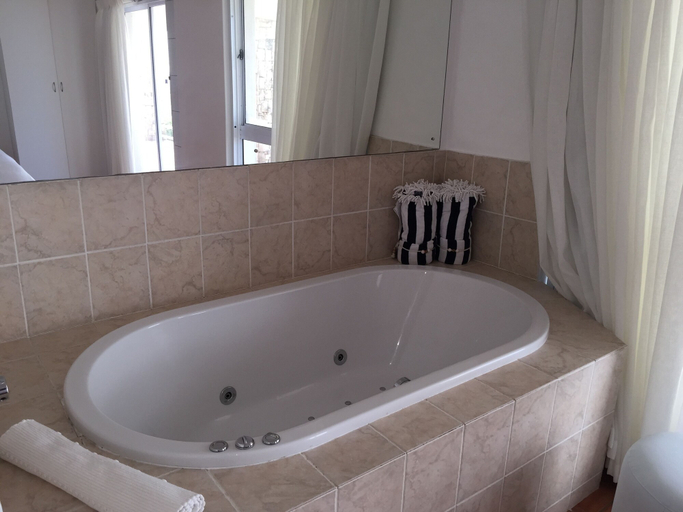 Bathroom 3, Villa Amore, West Coast