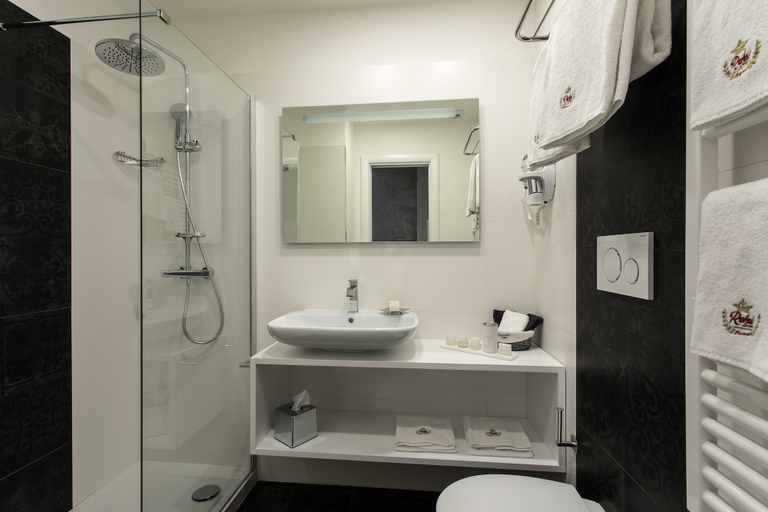 Bathroom 5, Relais de l'Opera, Rome