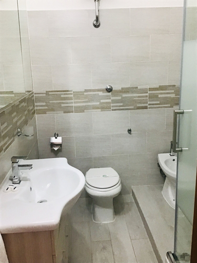 Bathroom 4, Hotel Giulietta e Romeo, Rome