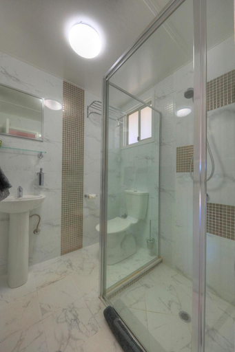 Bathroom 4, Halls Creek Motel, Halls Creek