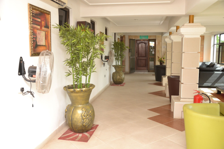 Others 5, Kaysens Grande Hotel, Tema