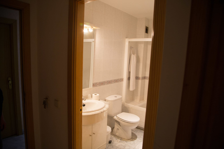 Bathroom 4, Hostal Acuario, Toledo