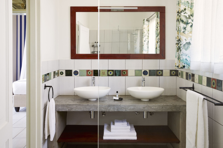 Bathroom 4, Pioneers Lodge, Hwange