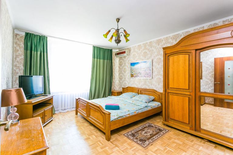 Bedroom 1, Apartment on Tryokhgorny Val, Northern