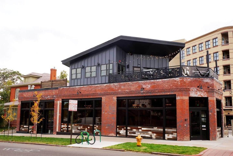 Exterior & Views 2, The Mile High Townhome Walk to the Stadium, Denver