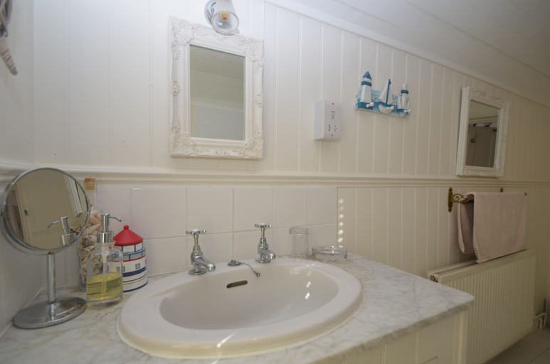 Bathroom 3, Crown Cottage, East Sussex