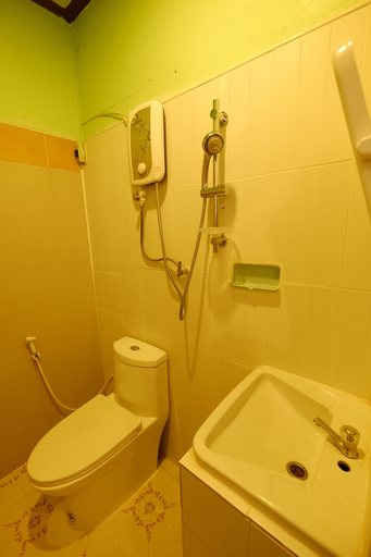 Bathroom 5, Mitaree Hotel 1, Mae Sariang