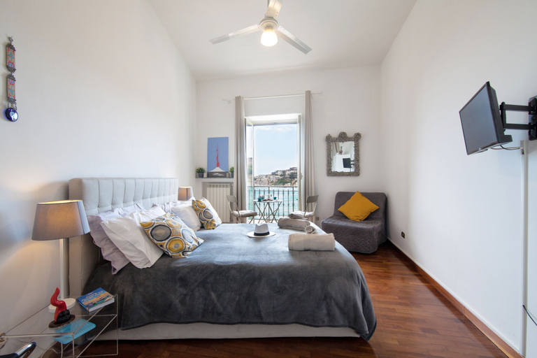 Bedroom 4, NapoliCentro Mare, Napoli