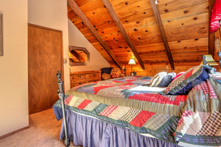 Bedroom 2, Webb Cabin Mountain, Colfax