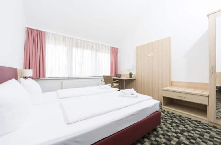 Bedroom 2, Hotel Saxenhof der Rhöner Botschaft, Wartburgkreis