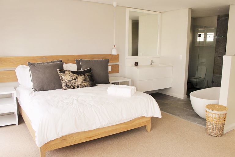 Bedroom 2, Betty, Eden