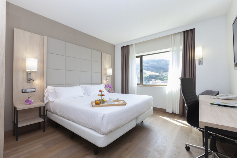 Bedroom 3, Hotel Puerta de Bilbao, Vizcaya