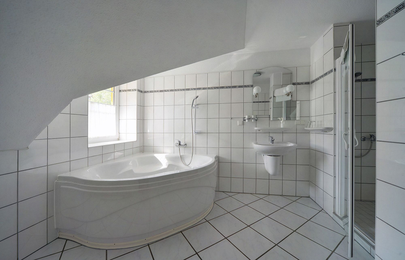 Bathroom 3, Hotel Belweder - przy hotelu Golebiewski, Jelenia Góra