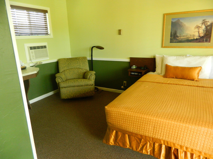 Bedroom 3, Country Motor Inn, Park