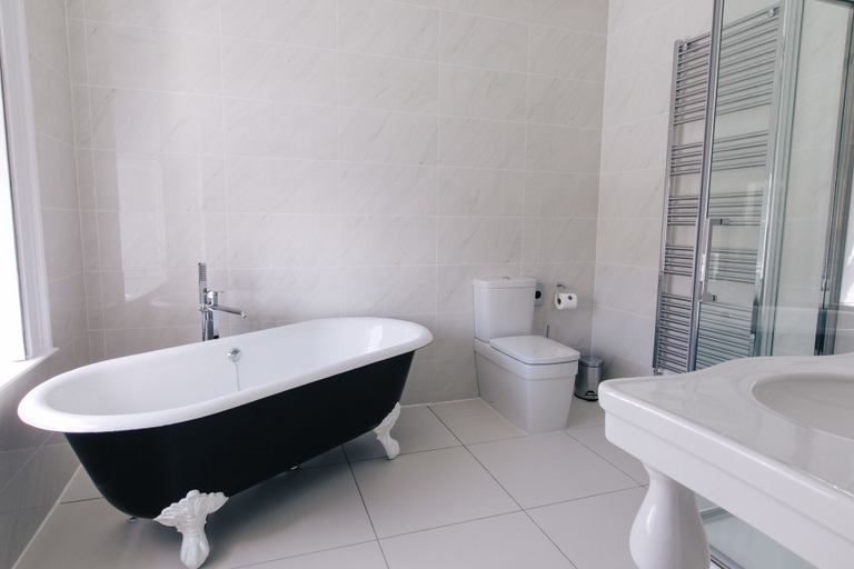 Bathroom 4, The Seafield Arms, Aberdeenshire