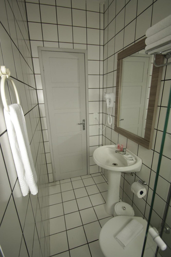 Bathroom 5, Kennedy Slim Hotel, São José
