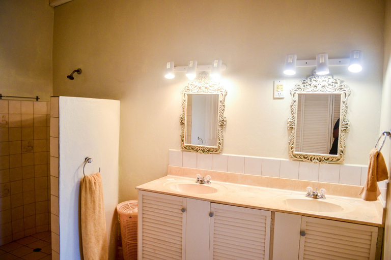 Bathroom, Top of the World - North