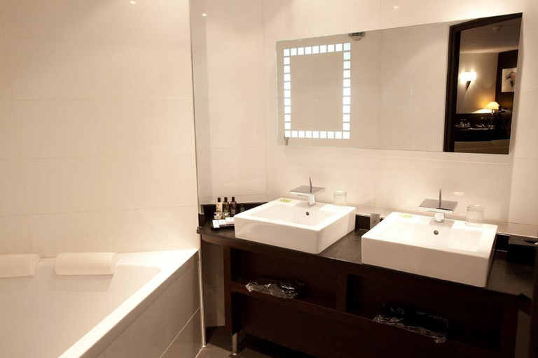 Bathroom 5, Palladia Hotel, Haute-Garonne