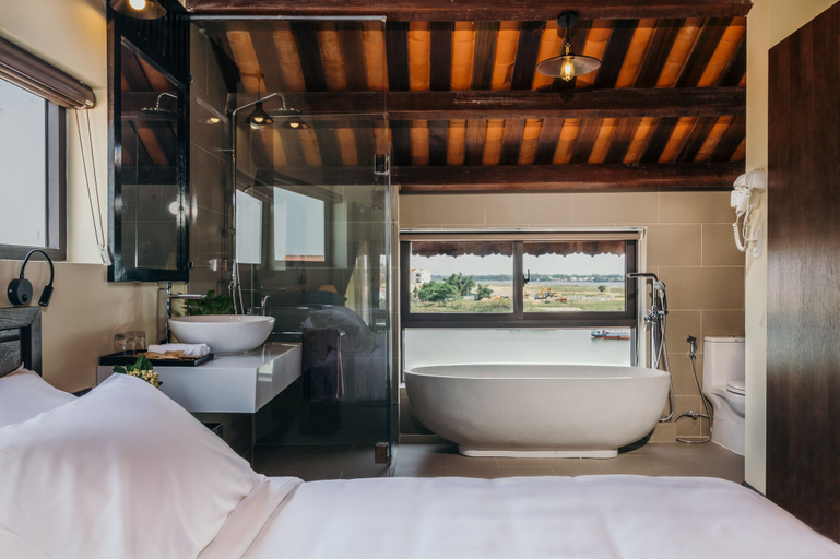 Bathroom 5, La An Central Boutique Villa, Da Nang