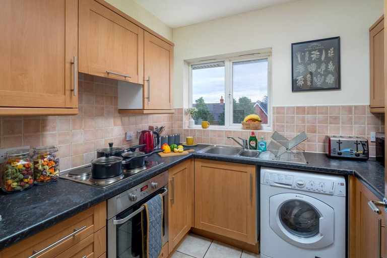 Others 4, Cozy 2 bed Room Flat, Walking Distance From Excel, London