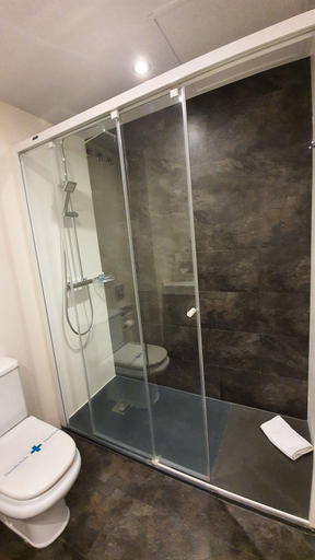 Bathroom 5, Hotel Concordia, Barcelona