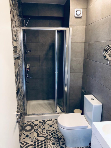 Bathroom 3, White 11, Larnaca