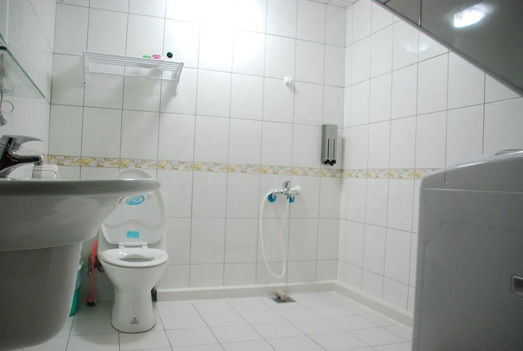 Bathroom, Lucky Bear Guesthouse, Penghu