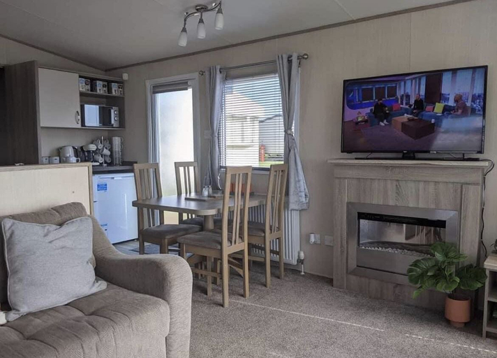Others 5, Immaculate Sen Friendly 3-bed Caravan in Porthcawl, Bridgend