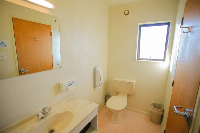 Bathroom 3, Abbots Hamilton - Hotel and Conference Centre, Hamilton