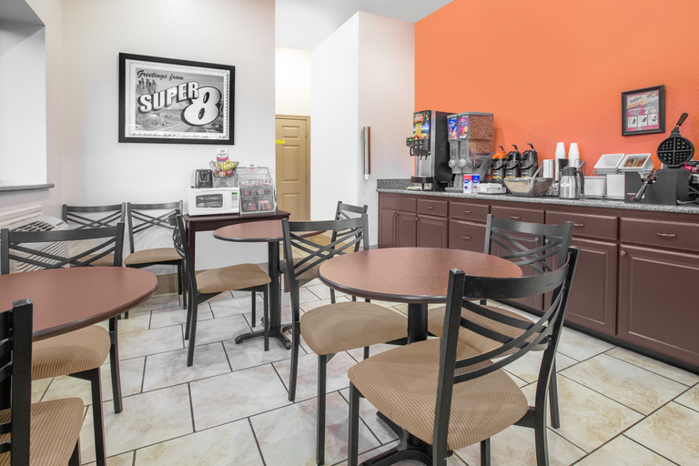 Food & Drinks 5, Super 8 by Wyndham Idabel, McCurtain