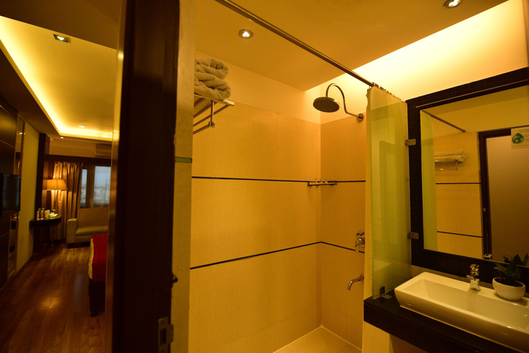 Bathroom 5, Hotel Surya Royal, Kota