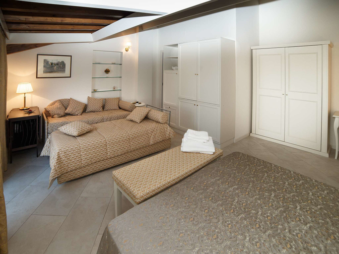 Bedroom 4, Marina Di Savoca, Messina