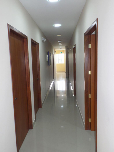 Others 5, Hotel Avellán, Manta