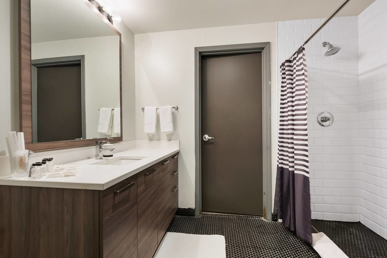 Bathroom 3, 3 Bedroom - Best Location, Pool, Gym & Parking, Dallas