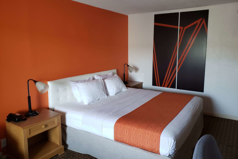 Bedroom 3, Howard Johnson by Wyndham Virginia Beach, Virginia Beach