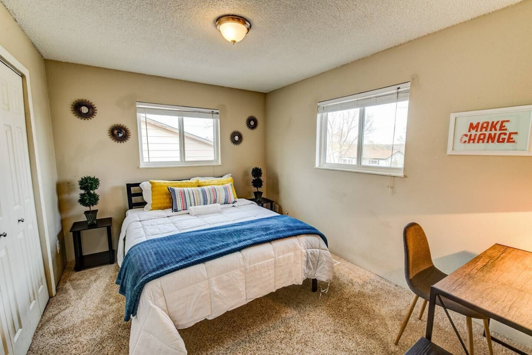 Bedroom 3, 2BR Hikers Dream Red Rocks Dog-friendly!, El Paso