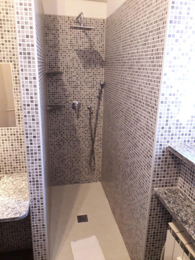 Bathroom 5, Hotel Vittoriano, Torino